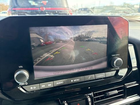 Used 2022 Nissan Pathfinder SV image 20