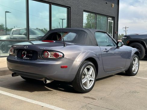 Used 2006 MAZDA MX-5 Miata Touring RWD image 10