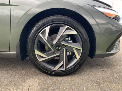 New 2025 Hyundai Elantra Limited image 70