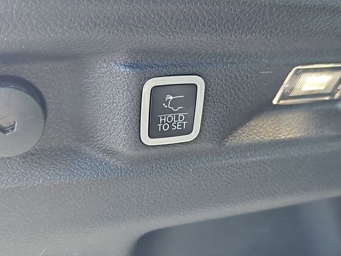 Used 2023 Jeep Grand Cherokee L Limited AWD/4WD image 15