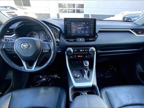 Used 2021 Toyota RAV4 XLE Premium image 14
