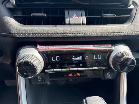 Used 2025 Toyota RAV4 XLE AWD/4WD image 17