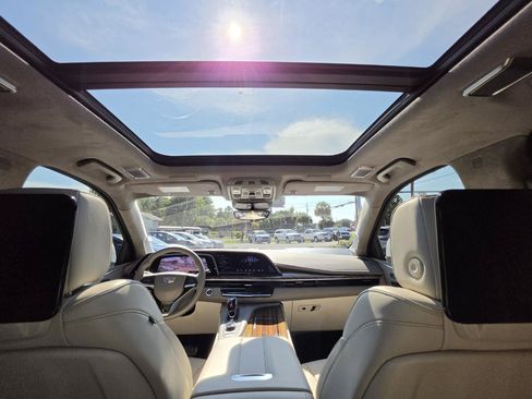 Used 2022 Cadillac Escalade ESV Sport Platinum w/ LPO, ONYX Package AWD/4WD image 9