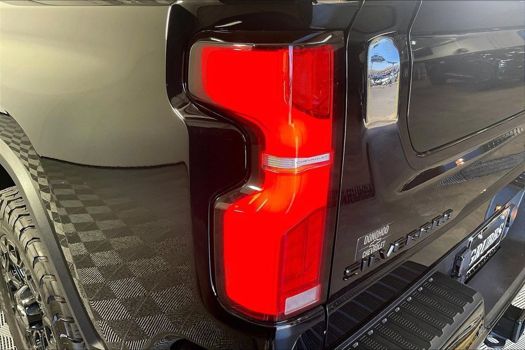Used 2024 Chevrolet Silverado 2500 High Country w/ High Country Premium Package AWD/4WD image 40