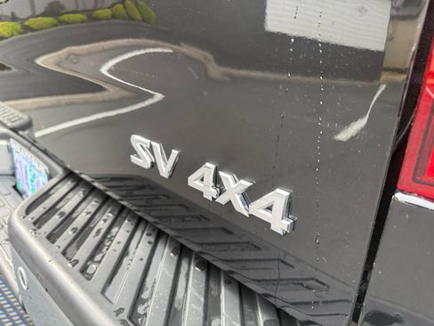 Used 2015 Nissan Titan SV w/ SV Value Truck Package AWD/4WD image 8