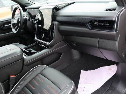 New 2025 GMC Yukon XL AT4 Ultimate image 9