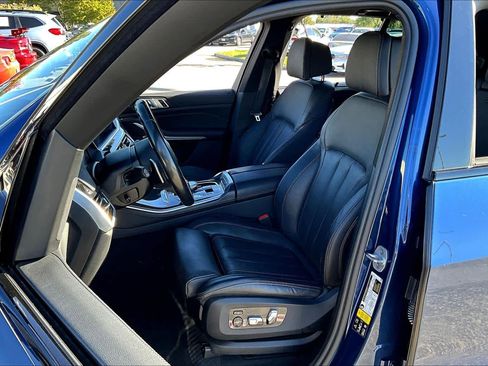 Used 2021 BMW X5 M50i w/ Executive Package image 11