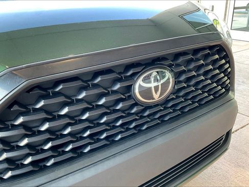 Used 2023 Toyota Corolla Cross LE AWD/4WD image 31