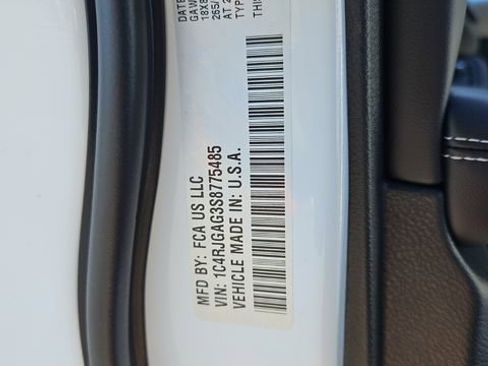 New 2025 Jeep Grand Cherokee Altitude image 28