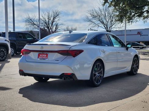 Used 2019 Toyota Avalon XSE image 3