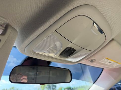Used 2019 Jeep Cherokee Latitude w/ Popular Appearance Group FWD image 21