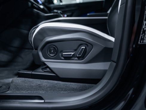 Used 2025 Lamborghini Urus SE image 18