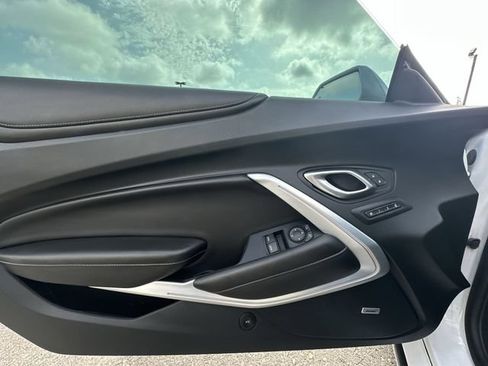 Used 2018 Chevrolet Camaro SS RWD image 15