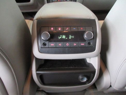 Used 2011 GMC Acadia Denali image 39