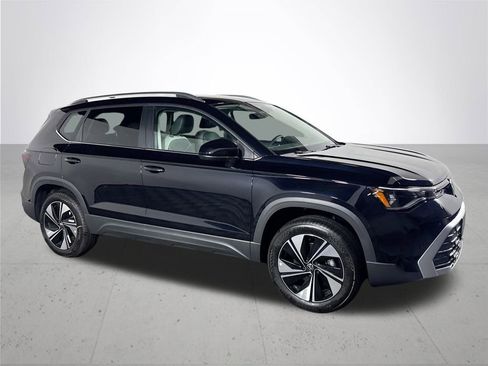 New 2025 Volkswagen Taos SE image 4