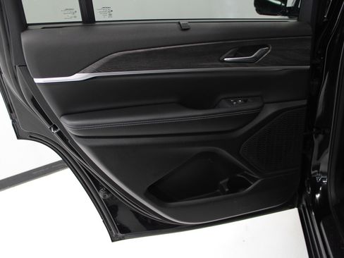 Used 2024 Jeep Grand Cherokee L Limited w/ Luxury Tech Group II image 37