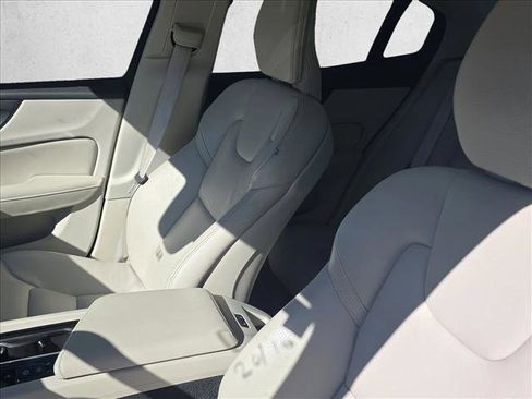 Used 2024 Volvo S60 B5 Plus image 12