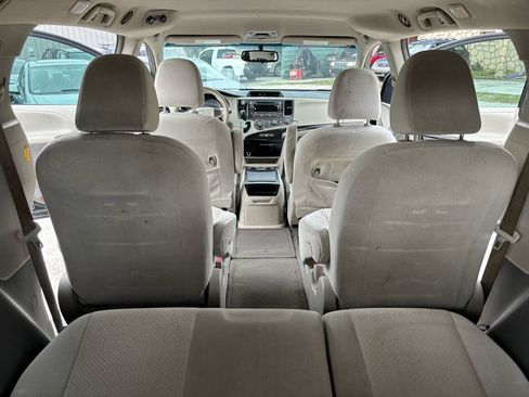 Used 2012 Toyota Sienna LE w/ Towing Pkg AWD/4WD image 14