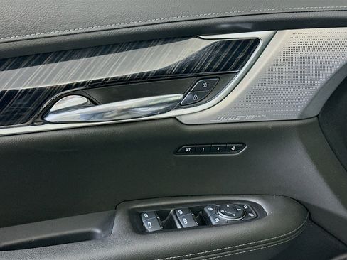 Used 2025 Cadillac XT6 Premium Luxury image 15
