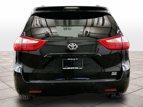 Used 2017 Toyota Sienna XLE Premium AWD/4WD image 4