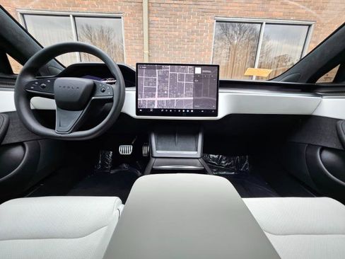 Used 2022 Tesla Model S Plaid image 28
