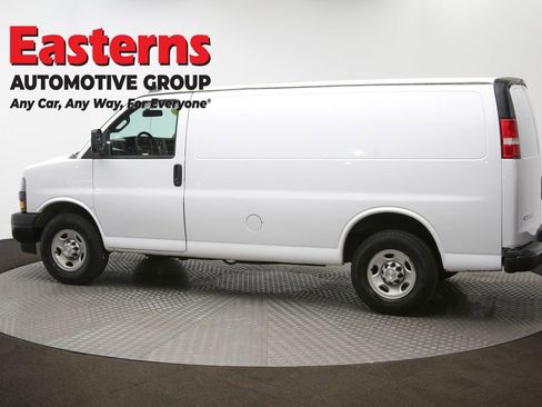 Used 2018 Chevrolet Express 2500 w/ Driver Convenience Package RWD image 61