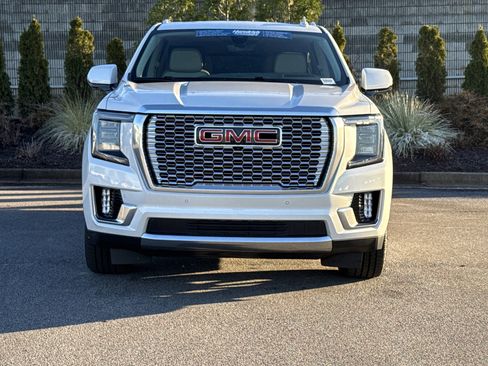 Used 2021 GMC Yukon Denali w/ Denali Ultimate Package image 3