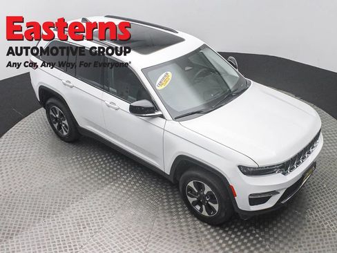 Used 2022 Jeep Grand Cherokee Limited 4xe w/ Luxury Tech Group II AWD/4WD image 3