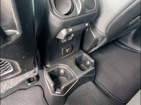 Used 2024 Jeep Wrangler Unlimited Rubicon AWD/4WD image 19