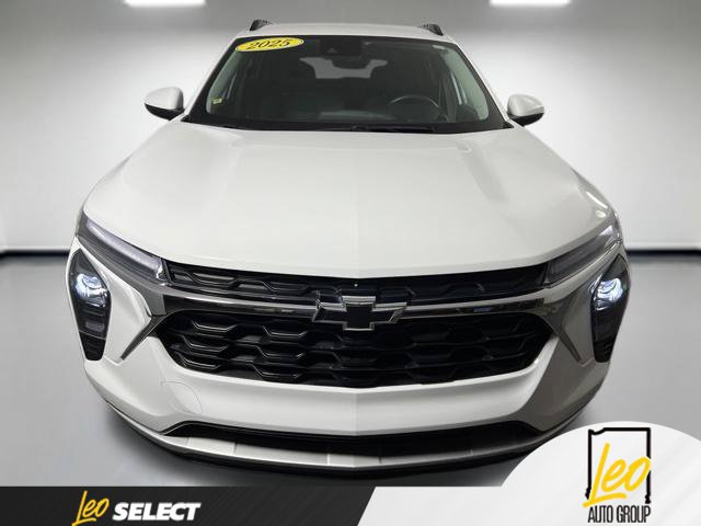 Used 2025 Chevrolet Trax LT w/ Driver Confidence Package FWD image 2