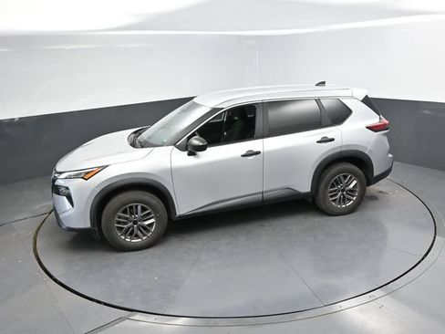 Used 2024 Nissan Rogue S FWD image 38