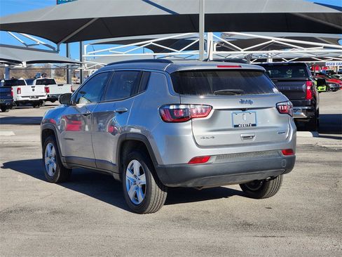 Used 2022 Jeep Compass Latitude image 3