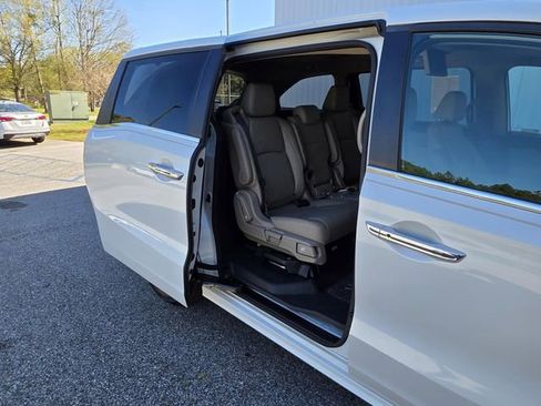 Used 2023 Honda Odyssey Touring image 18