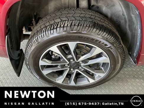 Used 2022 Jeep Grand Cherokee L Overland w/ Advanced Protech Group III AWD/4WD image 98