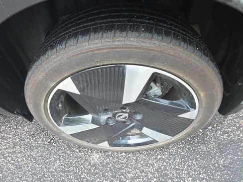 Used 2025 Nissan Kicks SR w/ SR Premium Package FWD image 8