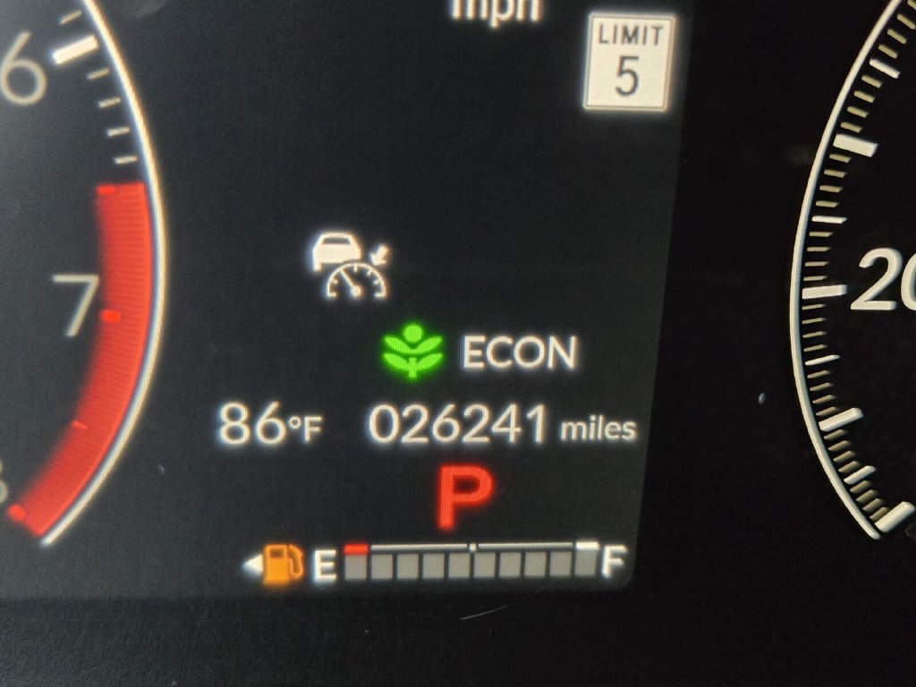 Used 2025 Honda Pilot Sport image 25