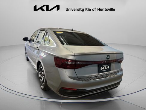 Used 2025 Volkswagen Jetta SE image 5