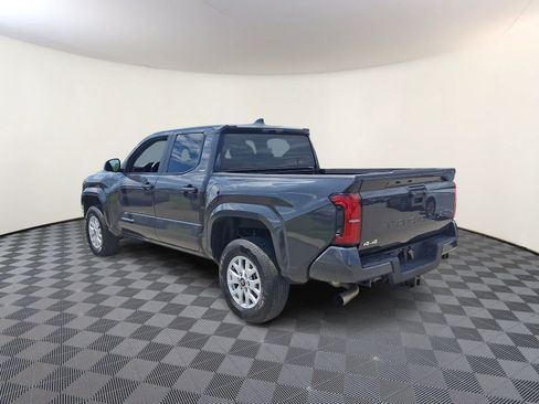 Used 2025 Toyota Tacoma SR5 AWD/4WD image 9