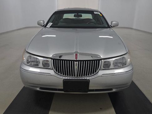 Used 2000 Lincoln Town Car Signature image 7