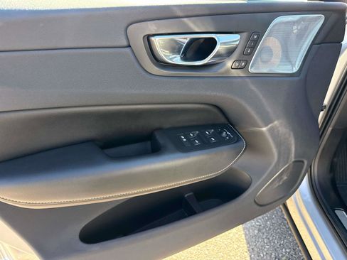 Used 2018 Volvo XC60 T8 R-Design w/ Convenience Package image 22