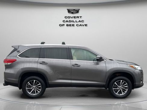 Used 2019 Toyota Highlander XLE image 11
