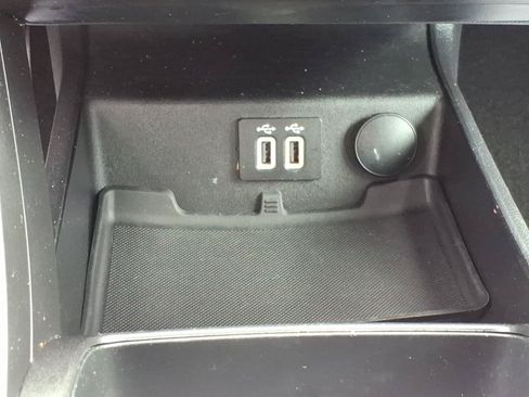 Used 2020 Ford Fusion SE FWD image 19
