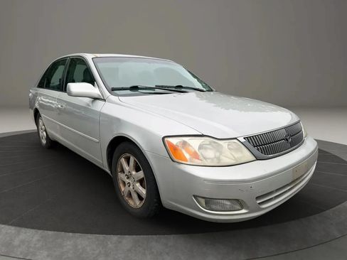 Used 2000 Toyota Avalon XL FWD image 3