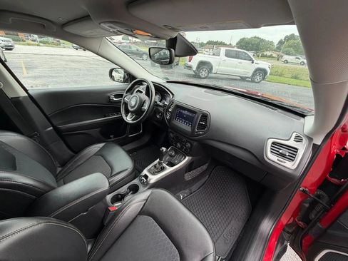 Used 2019 Jeep Compass Latitude w/ Popular Equipment Group AWD/4WD image 28