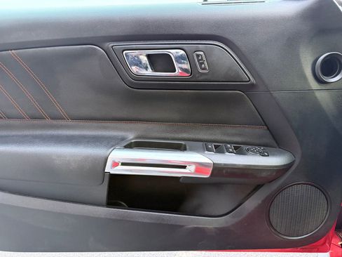 Used 2016 Ford Mustang Convertible image 33