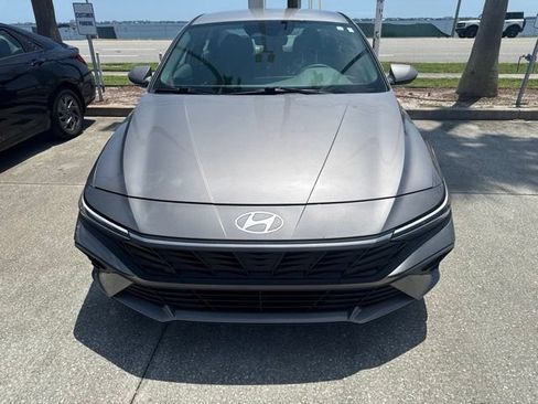 Used 2024 Hyundai Elantra SEL FWD image 2