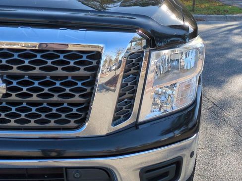 Used 2018 Nissan Titan SV w/ SV Convenience Package image 10