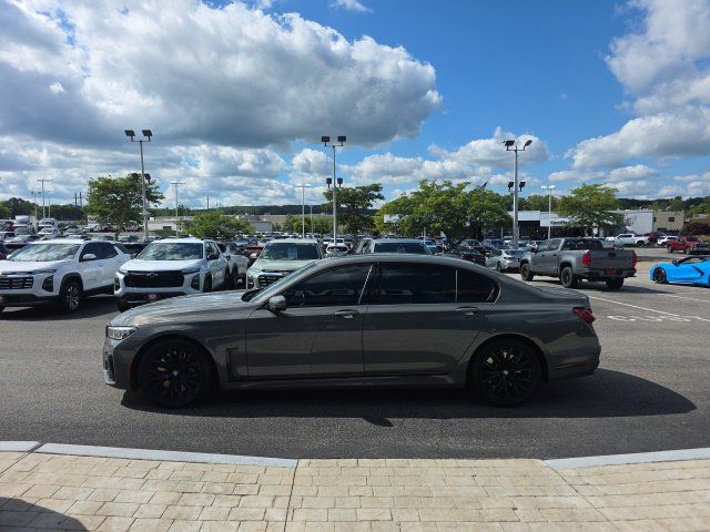 Used 2022 BMW 750i xDrive w/ Executive Package AWD/4WD image 5