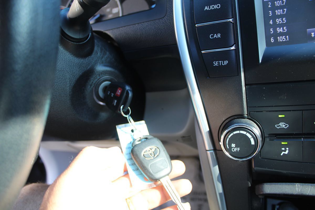 Used 2015 Toyota Camry LE FWD image 25