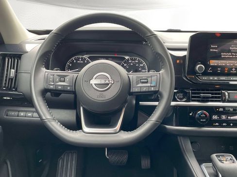 Used 2025 Nissan Pathfinder SV AWD/4WD image 15